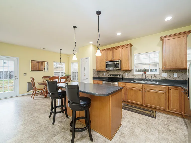 183 Everidge Rd — Photo 3