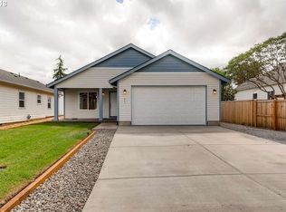 517 Hart Ave, Molalla, OR 97038