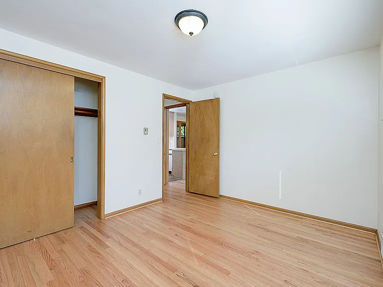 2707 Franklin Ave E — Photo 29
