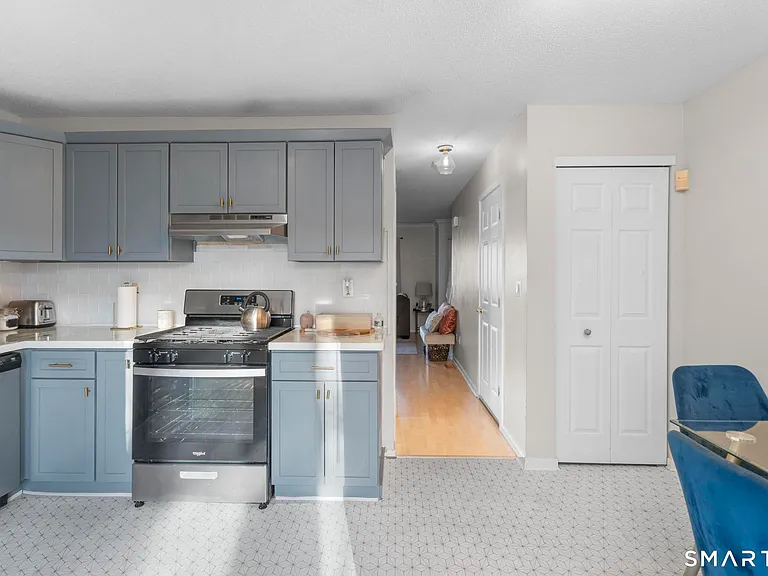 360 W Spring St #A7 — Photo 10