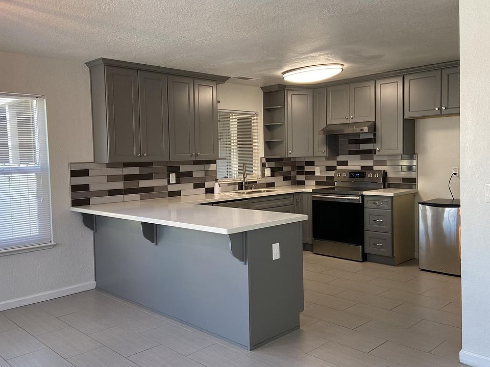1st image of 530 E Hawkeye Ave #530