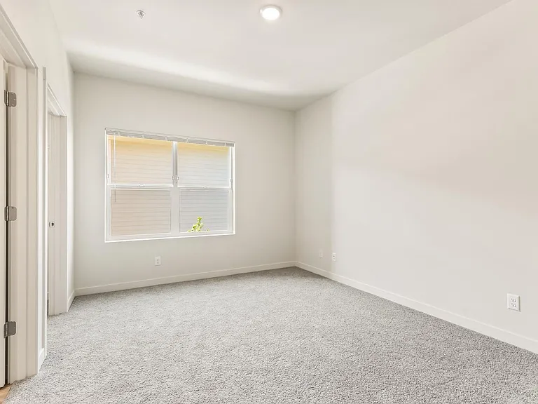 Jen's Pointe Apartment — Photo 47