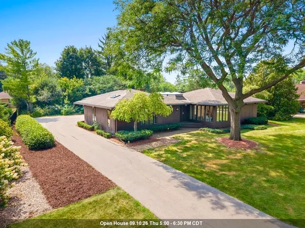 221 Rosemont Dr, Green Bay, WI 54301