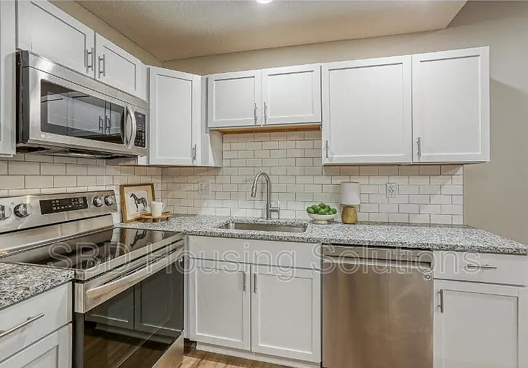 2908 S Harvard Ave #A — Photo 4