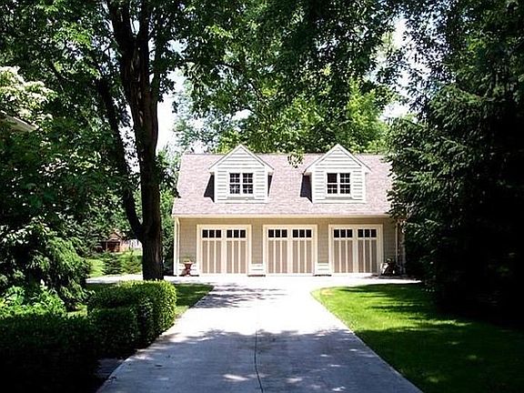 3 Car Garage w upstairs loft