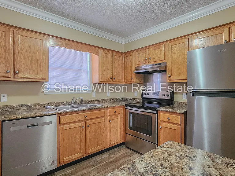 213 Ridgewood Cir — Photo 3