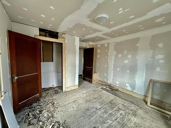4th image of 28 Cameron Ave