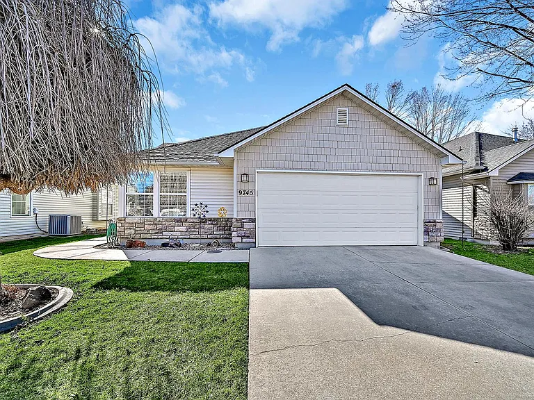 9745 W Sleepy Hollow Ln — Photo 1