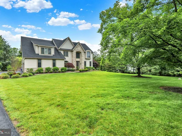 12 Fox Glen Dr, Sinking Spring, PA 19608