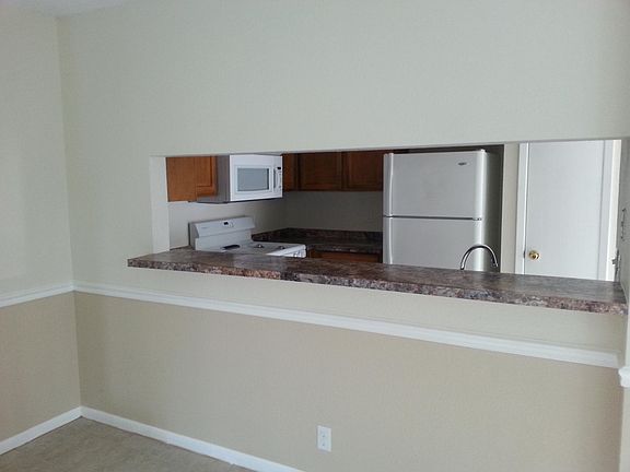 Kitchen W/ Breakfast Counter