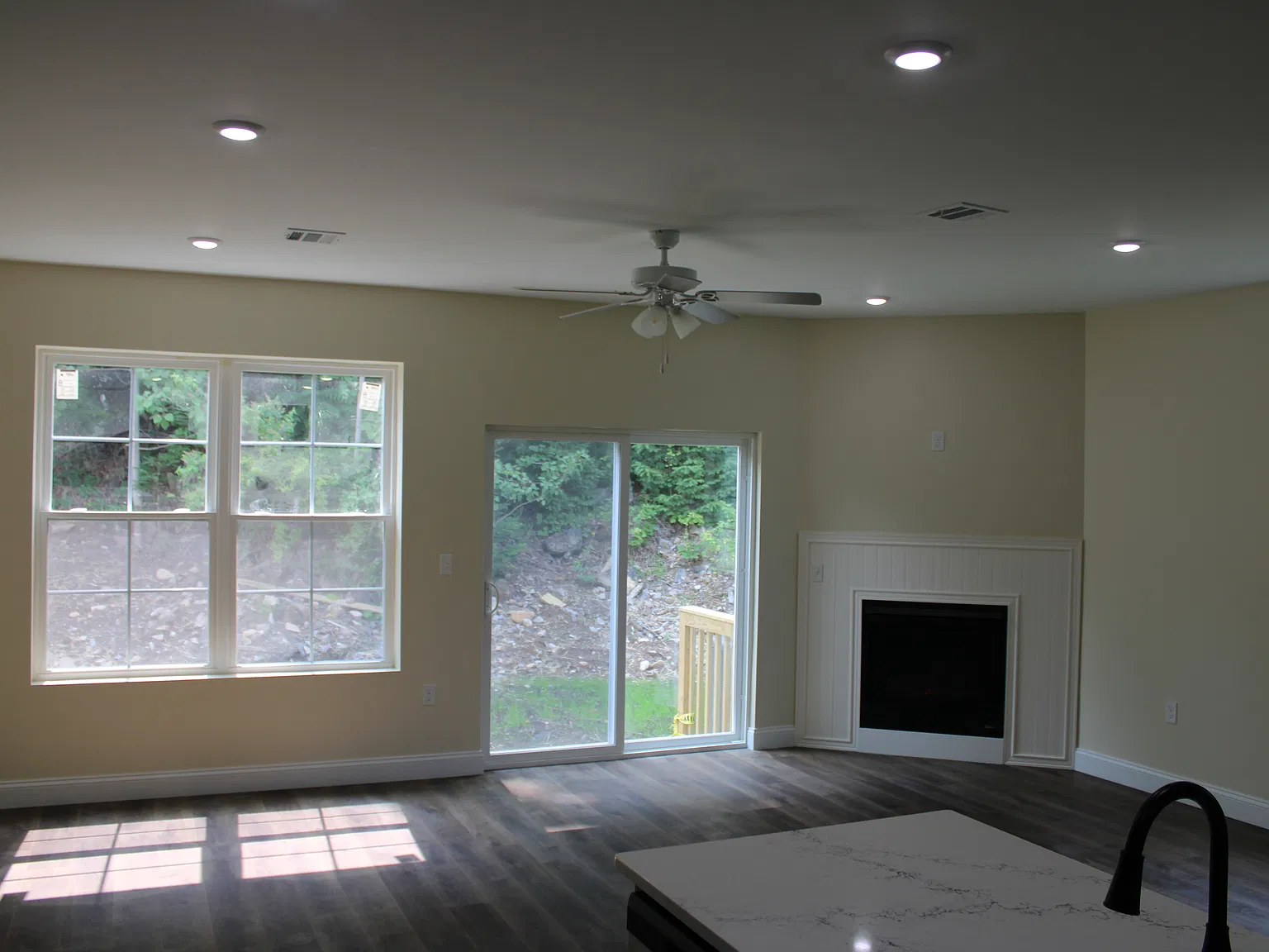 3 bed, 2.5 bath, 2500 sqft, $2,900 — Photo 3