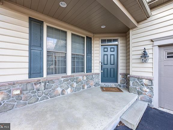 5th image of 136 Honeycroft Blvd