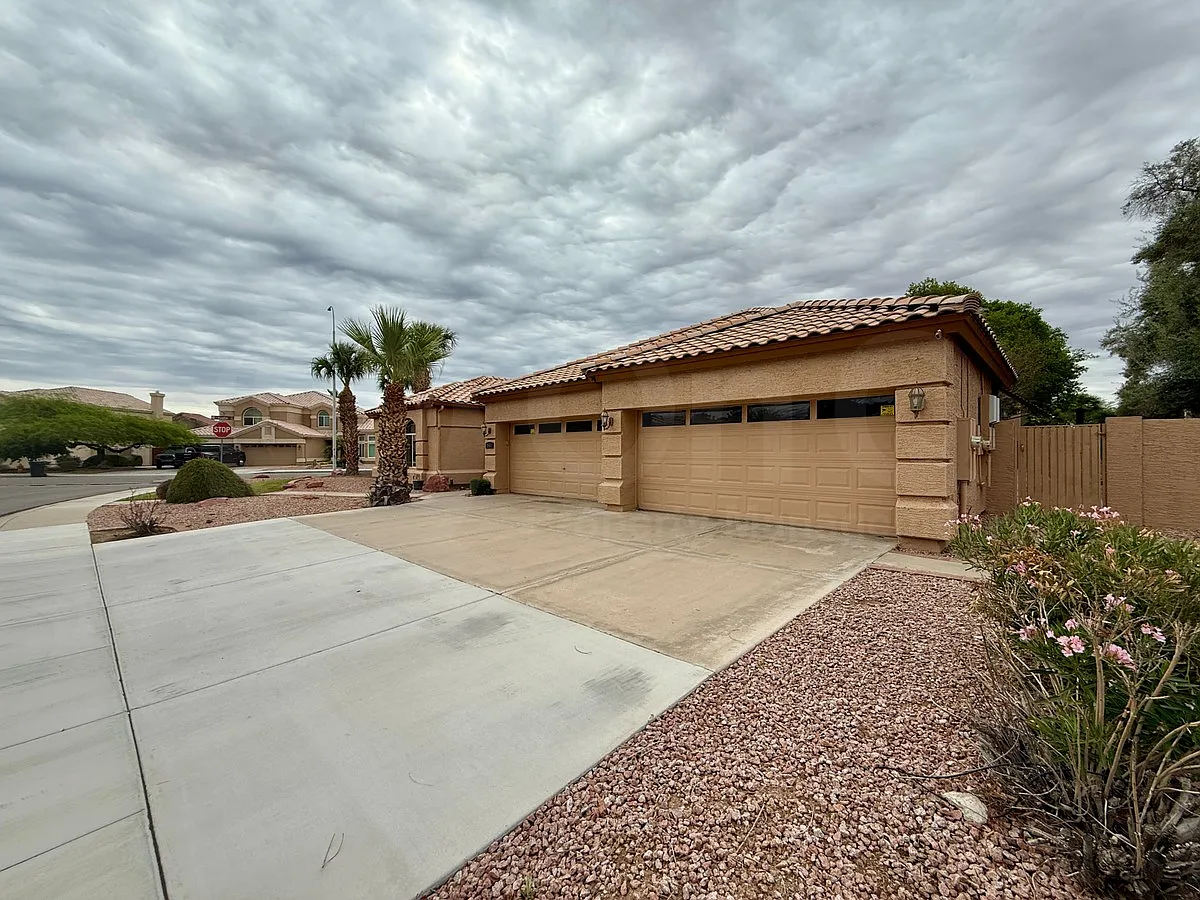 4 bed, 3.0 bath, 2959 sqft, $3,300 — Photo 3