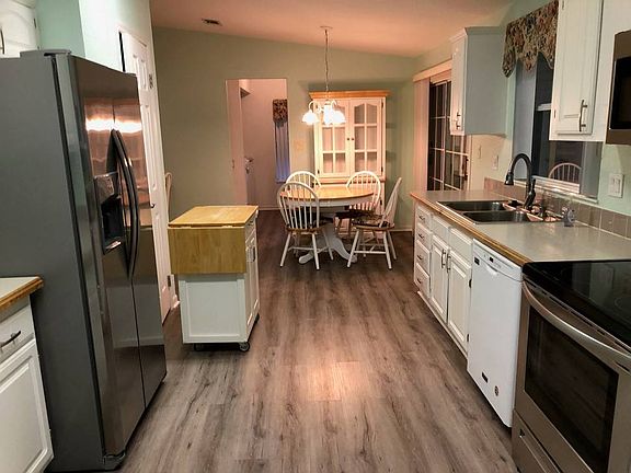 3rd image of 153 Winterdale Dr