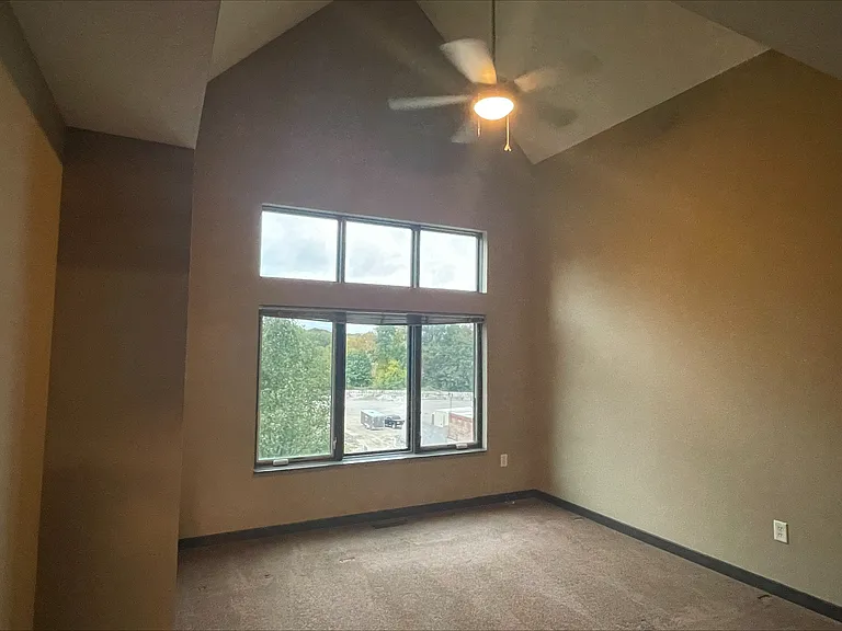 117 N Howard St — Photo 9