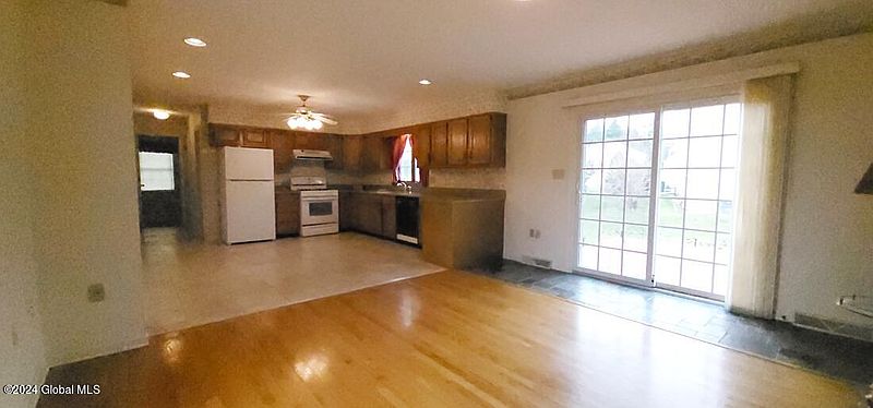 4th image of 18 Guilder Lane