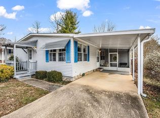 207 Sweet Ln, Hendersonville, NC 28792