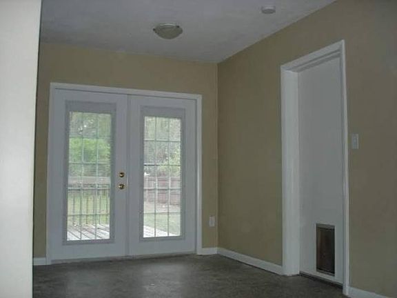3rd image of 105 S Corona Ave