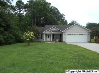 802 Roan Rd NE, Hartselle, AL 35640
