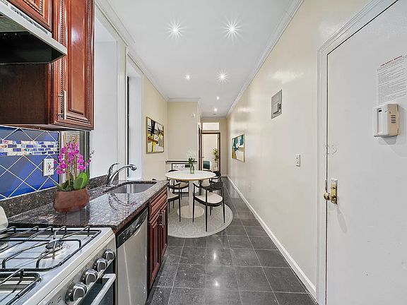 5th image of 136 W 109th St APT 1e