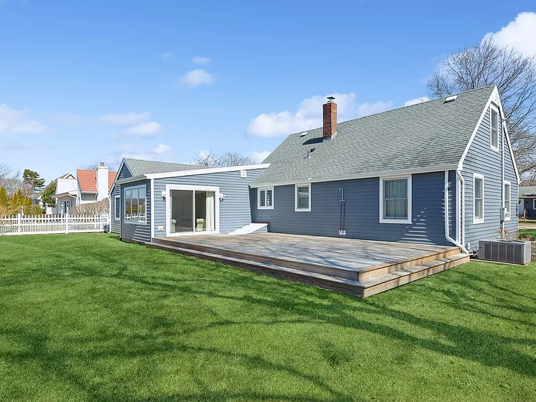 1110 Gillette Dr — Photo 2