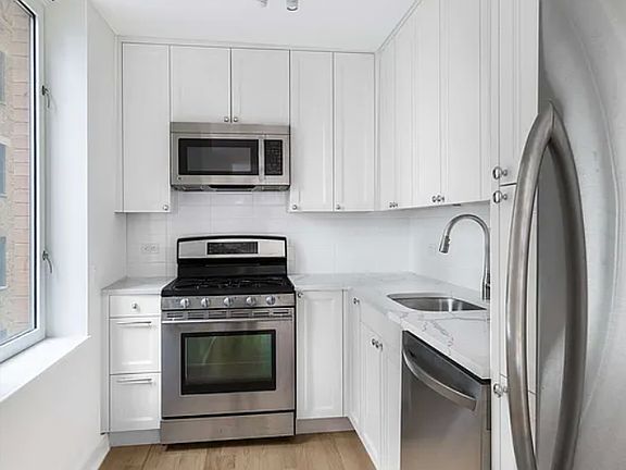 3rd image of 145 E 48th St APT 31B