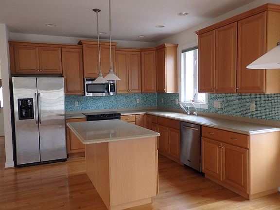 4th image of 220 E Marthart Ave