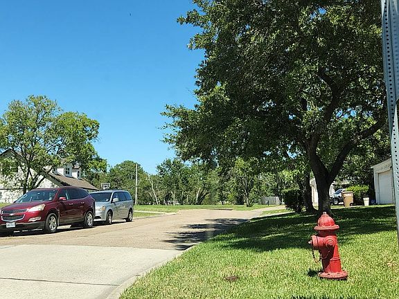 4th image of 211 Old Bayou Dr