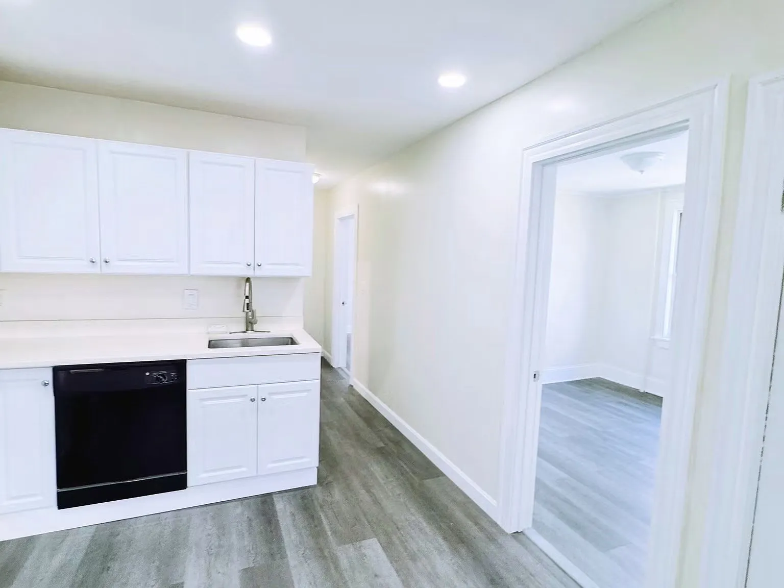2 bed, 1.0 bath, $2,500 — Photo 3