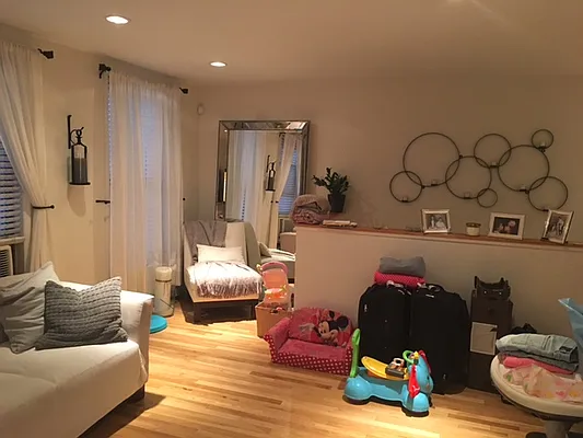 Rented by Premier Metro Realty Corp | media 44