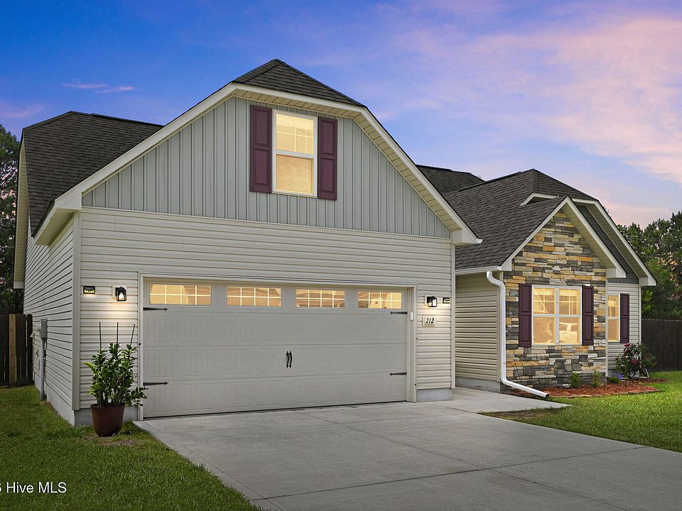 1st image of 212 Holly Grove Court E