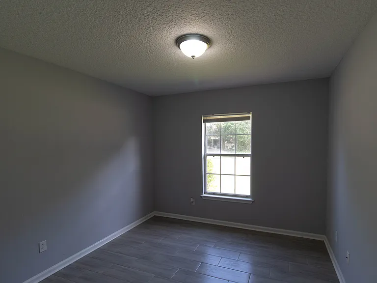 236 Clover Ct — Photo 36