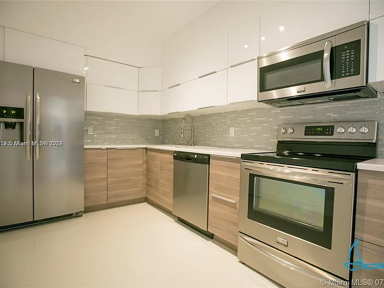 9381 E Bay Harbor Dr #302S — Photo 11