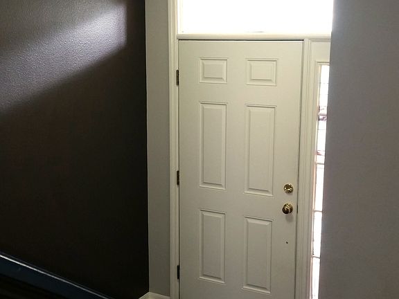 5th image of 569 Vallance Way NE