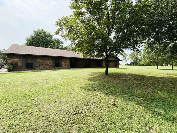 206 Robertson Ln