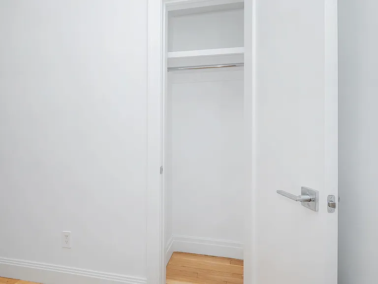 353 W 44th St #4D — Photo 3