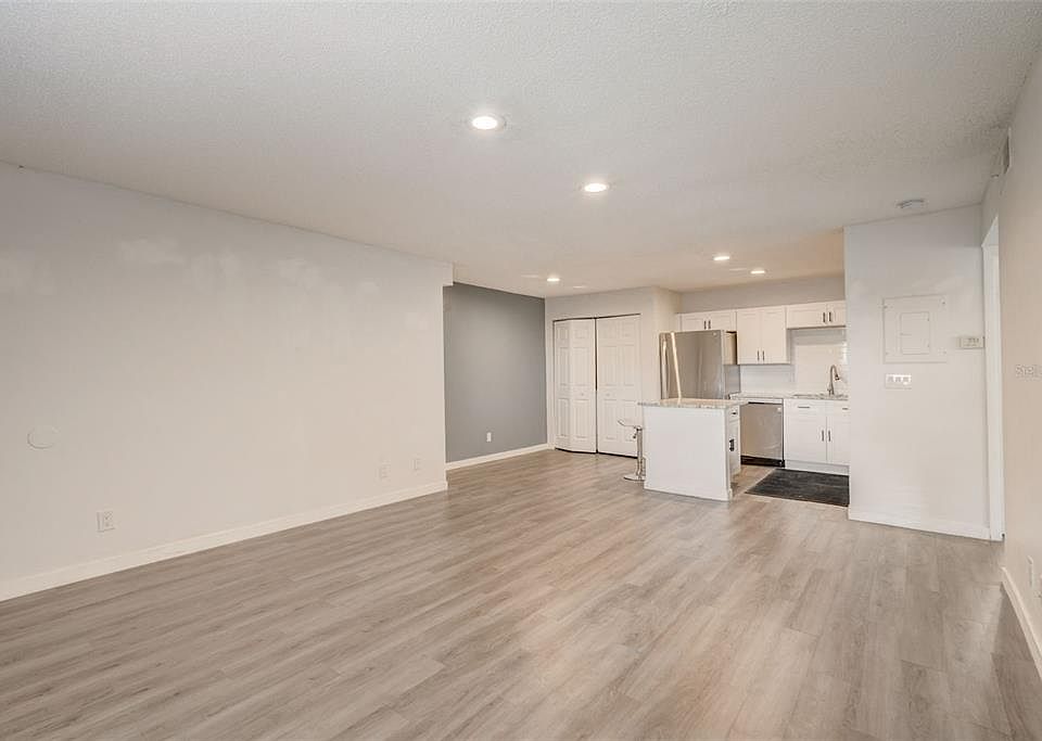 Lakewood Park Condominiums 315 Lakepointe Dr Altamonte Springs, FL