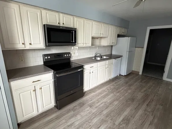 220 Carrington Ave, Woonsocket, RI 02895