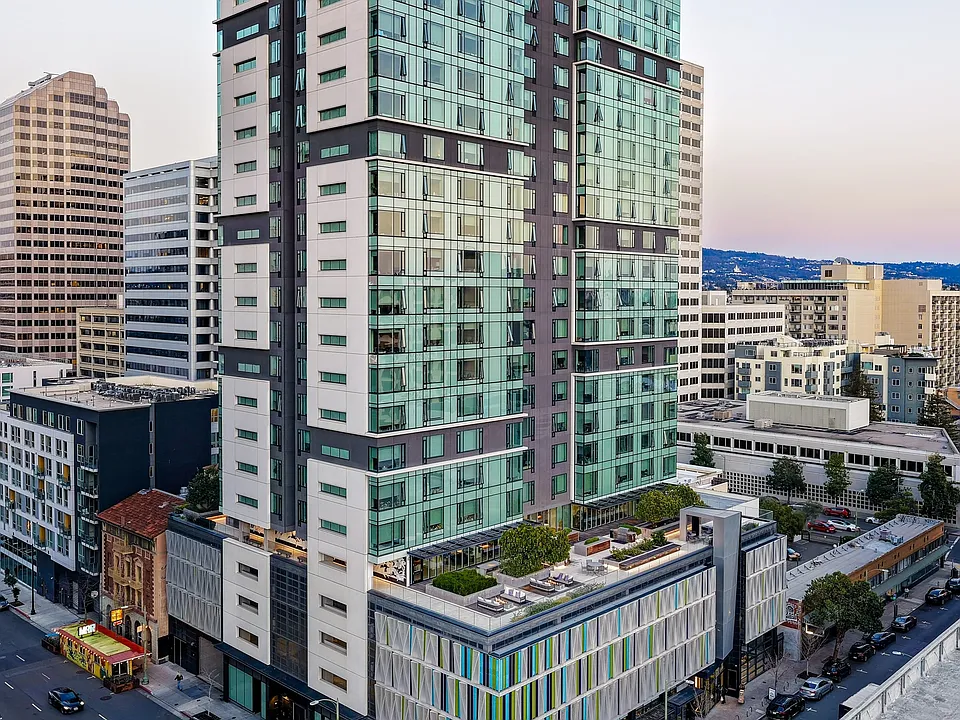 Building Photo 3