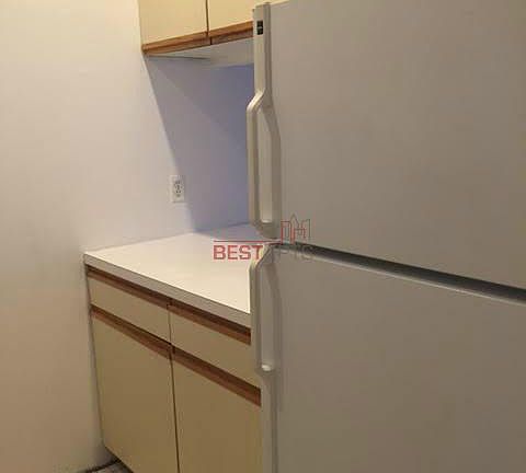 5th image of 208 E 84th St APT 5C