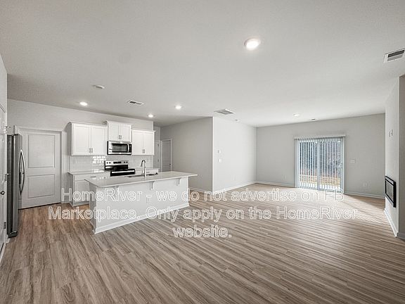 4th image of 1322 37th Avenue Ln NE