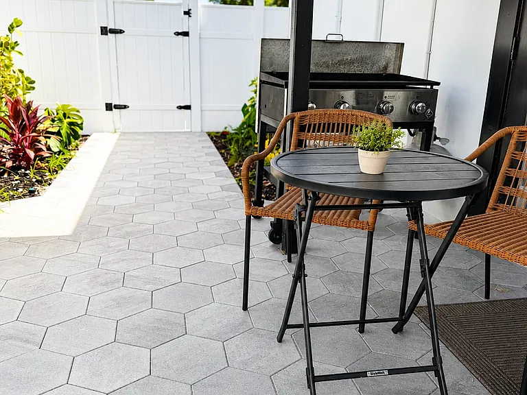 Outdoor BBQ grill/griddle available for casual meals, family cookouts, and relaxing evenings after a day at Naples Beach or Old Naples.
