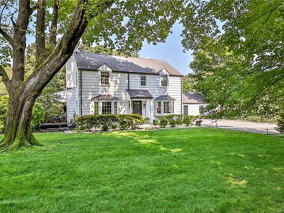 3rd image of 2 Munson Pond Ln