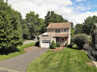 39 Janeway Pl, Morris Plains, NJ 07950
