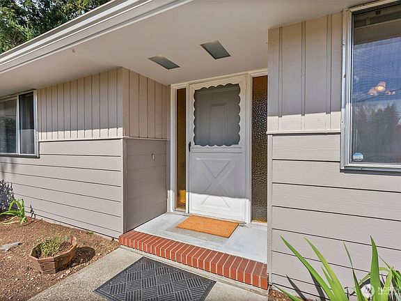 2nd image of 10425 123rd Street Ct E
