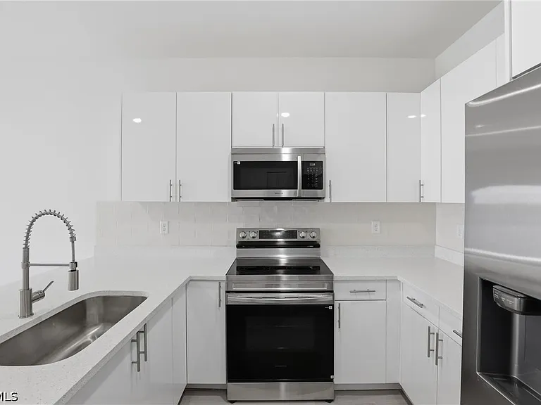 721 Ivan Ave S — Photo 22
