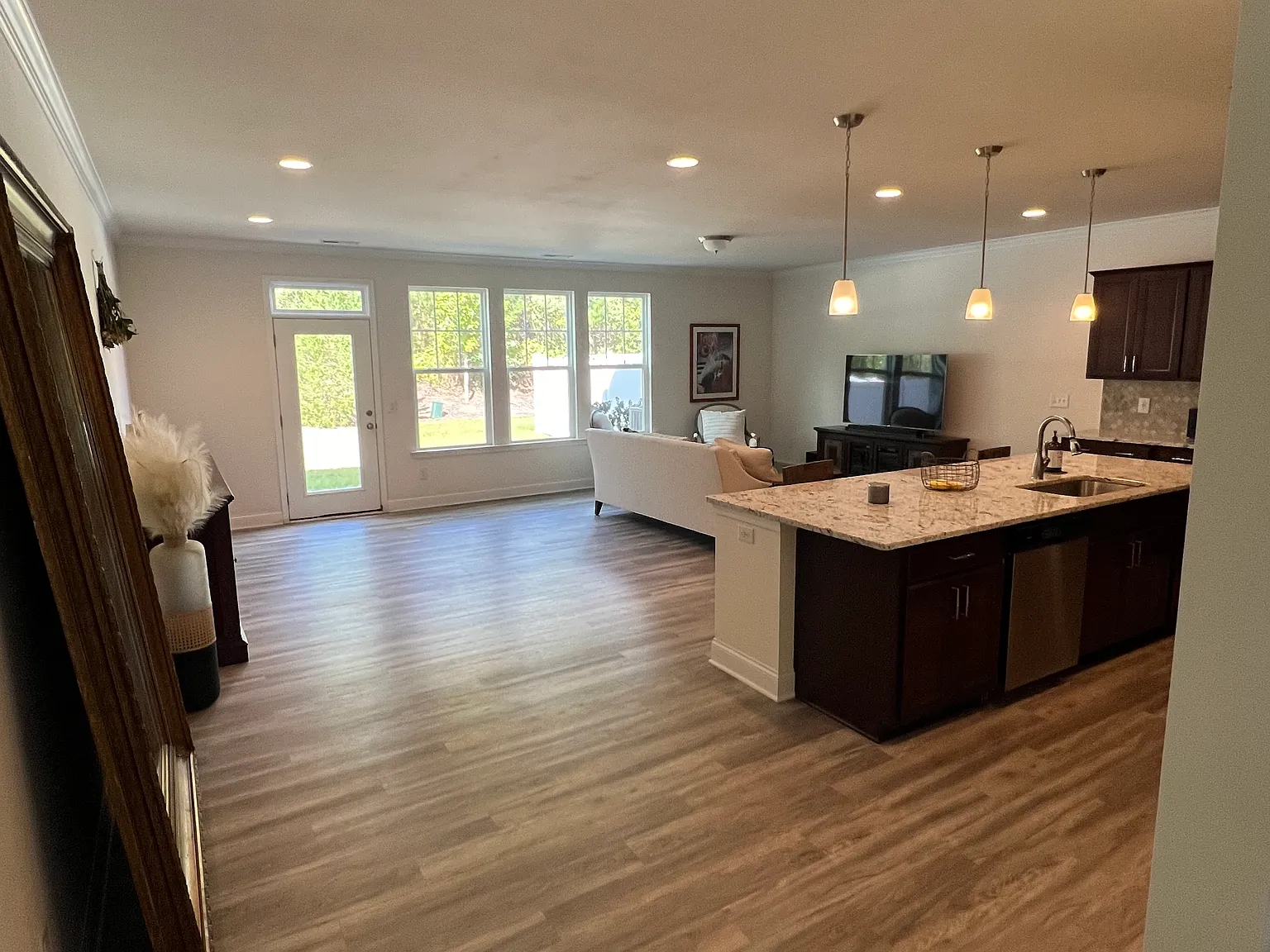 3 bed, 2.5 bath, 2406 sqft, $2,295 — Photo 2