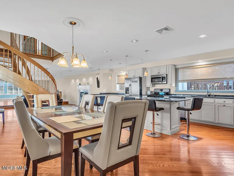 115 N Ocean Ave — Photo 32