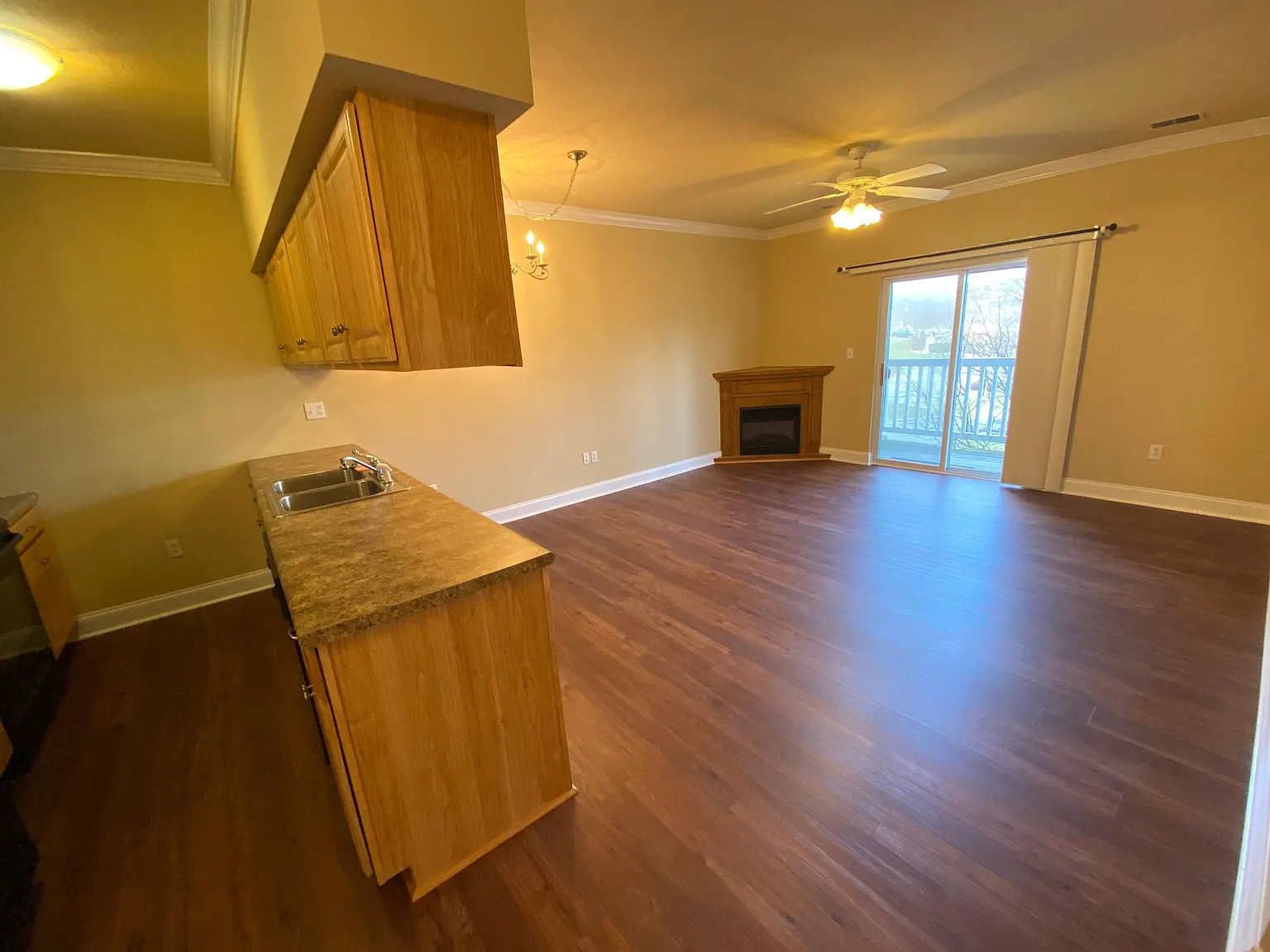 2723 Suncrest Vlg photo 1