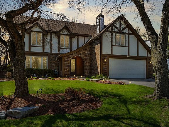 3rd image of 220 Patricia Ln